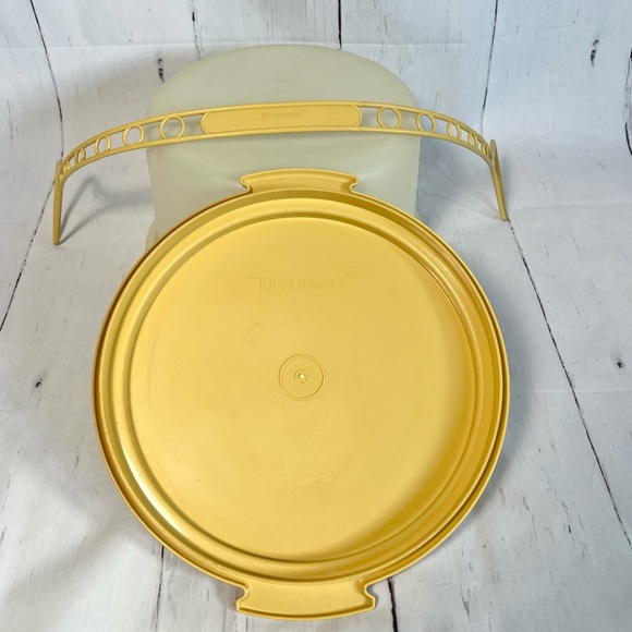 TUPPERWARE Harvest Gold Round Cake Plate and Lid Carrier Vintage MCM Retro - Picture 5 of 6
